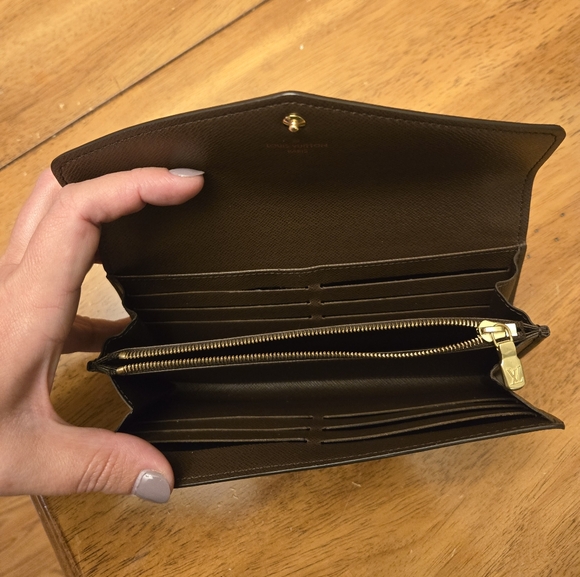 Louis Vuitton Sarah Wallet - Picture 3 of 5